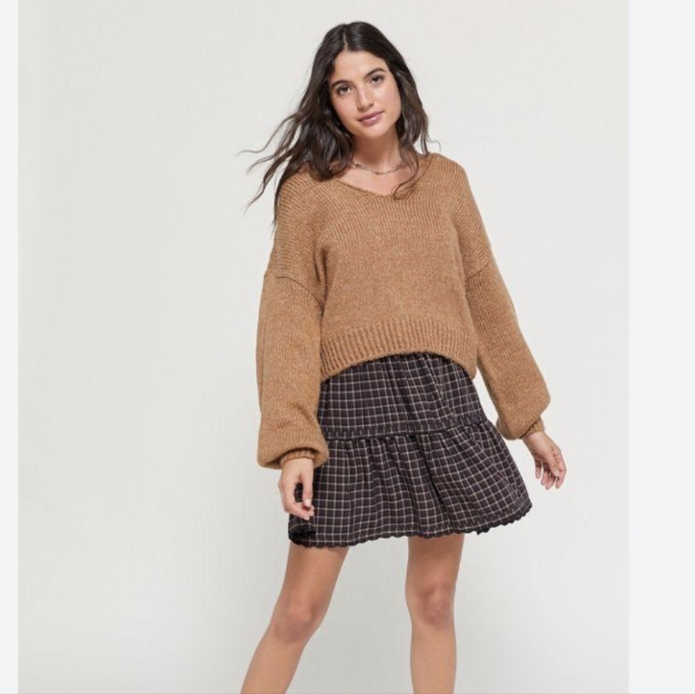 S urban Outfitters Mia Drop Shoulder V Neck Knit Cropped Sweater Brown tan